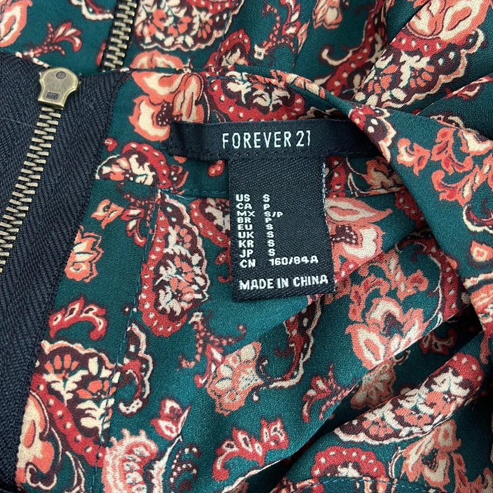 Beautiful cropped floral top peace floral top Forever21 S cropped floral top